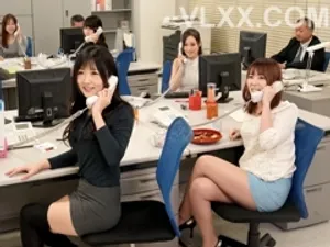 Vợ dâm nổi cơn thèm dương vật muốn địt