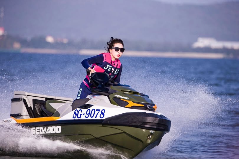 Lồn cháu múp quá cho chú mút một chút được không